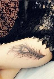 Charming beauty thigh super sexy feather tattoo pattern picture
