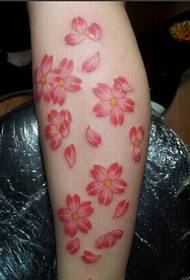 Kaunis ja kaunis kirsikankukka kukka terälehti tatuointi malli kuva tytöille