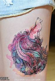 Imagine de tatuaj de vulpe cu culoarea personalității picioarelor cu nouă cozi