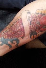 Zoo nkauj heev saib squid tattoo ntawm ob txhais ceg