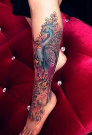 Slike ženskih nogu u boji tetovaže feniksa