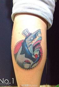 腿部个性彩色鲨鱼纹身图案