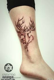 Foto di tatuaggi piccola antilope fresca di colore delle gambe