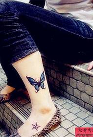 Женка ноге у боји лептир тетоважа узорак