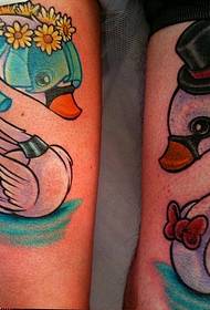 'n kreatiewe gans tattoo op die voet