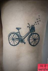 Espectáculo de tatuajes, recomiende un tatuaje de bicicleta de pierna