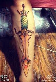 Tatua tatuaje de kruroj funkcias per tatuado