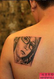Espectáculo de tatuajes, recomiende un tatuaje de retrato de espalda
