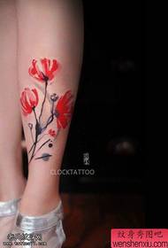 Kvinde ben farvede valmuer tatoveringsbilleder
