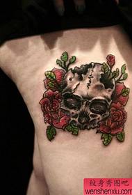 Tetovējumu šovs, iesakiet Eiropas un Amerikas taro rožu tetovējuma modeli