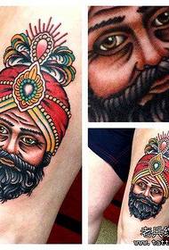 Lavoro di tatuaggio avatar di gambe