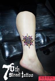 여자 다리를위한 아름다운 여성 토템 스타 문신 패턴