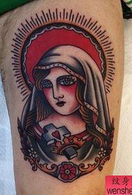 'n been van die Maagd Mary tatoeëring