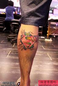 Χρώμα ποδιών superman λογότυπο τατουάζ εργασία