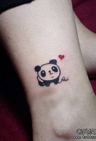 Schattig totem panda tattoo patroon voor meisjes benen