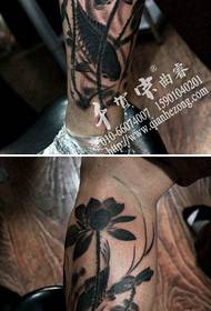 Mustemuotot lotus ink mustekalmari-tatuointikuvio