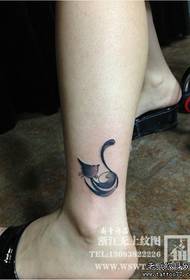 Girl leg fesyen corak tatu kucing