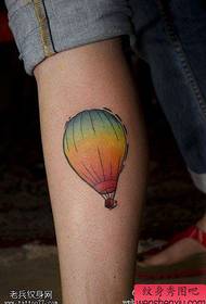 Tatu belon udara panas kaki dikongsi oleh tatu