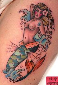 Tatuaggi sirena gambe donna