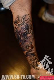 Vyriškos kojos purpurinės žuvies (2) tatuiruotės modelis