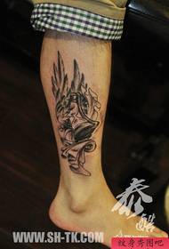 Modello di tatuaggio di ali popolari a forma di clessidra