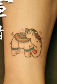 Flickan ben söt elefant tatuering mönster