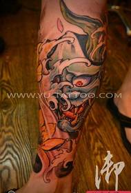 Tattoo Hall suosittelee jalkojen värimaista tatuointia
