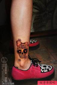 Tetovanie nôh a tetovanie zdieľajú tetovacia sála