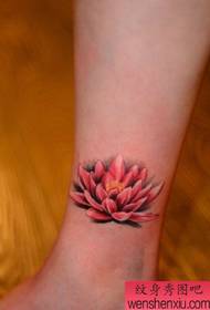 Vienas kājas lotosa tetovējuma modelis