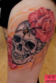 Spettacolo di tatuaggi, consiglia una gamba, una rosa, un tatuaggio, un tatuaggio
