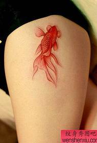 Нога цвет татуировки золотой рыбки