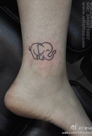 Супер сладко момиче крака слон татуировка модел