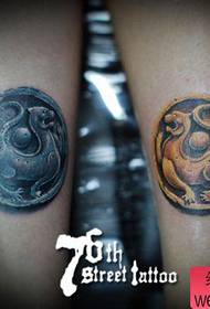 Leg classic handsome stone carving animal tattoo pattern