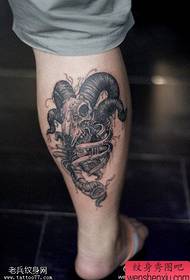 Els tatuatges es comparteixen els tatuatges de potes i capes