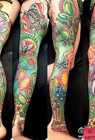 Els tatuatges comparteixen un treball de tatuatge de potes de flors de colors