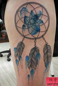 ການສະແດງ Tattoo, ແນະ ນຳ ໃຫ້ແມ່ຍິງເຮັດວຽກແຕ້ມ tattoo ຝັນຂອງຜູ້ຍິງຂາ