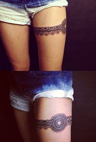 Ọmarịcha apata ụkwụ ukwu mara mma ụdị lace tattoo