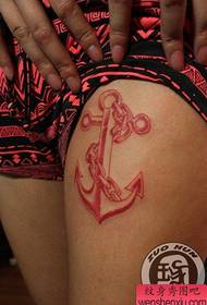 女生腿部唯美的彩色船锚纹身图案