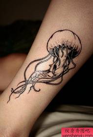 Fermoso patrón de tatuaxe de medusa masculina para as pernas dos nenos