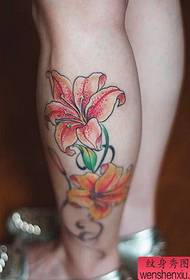 Hình xăm chân lily màu