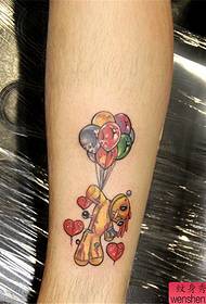Piccolo modello di tatuaggio fresco a una gamba di colore