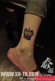 Pretty popular totem crown tattoo pattern for girls legs