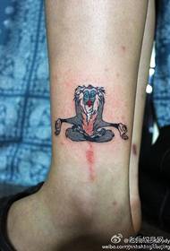 Modello di tatuaggio di scimmia del fumetto classico di tendenza della gamba