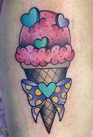 A lábak színű fagylalt íj tetoválásait a tetoválások osztják meg