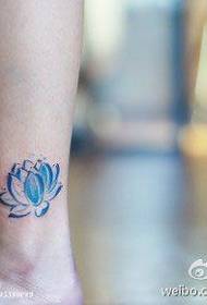Lotus urdin tatuaje eredua hanketan