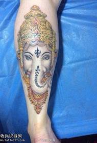 A láb színe olyan, mint egy tetoválás, és a tetoválást megosztja a tetováláskiállítás.