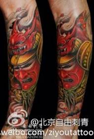 Leg kaunis tyttö geisha ja samurai tatuointi malli
