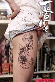 Fermoso patrón de tatuaxe de vide de loto moi popular nas pernas das nenas