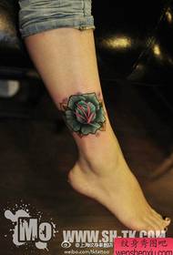 Graži pop-up tatuiruotė tatuiruotė ant gražių kojų