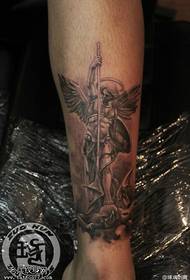 Црно сиви узорак тетоваже за анђеле на ногама